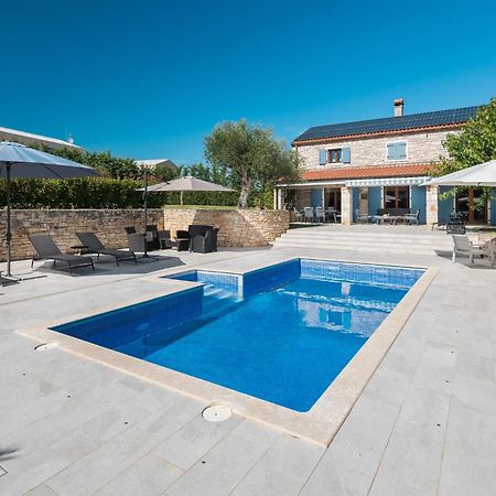 Mon Perin Castrum - House Of Nice Memories Bale Eksteriør bilde