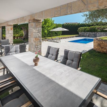 Mon Perin Castrum - House Of Nice Memories Bale Eksteriør bilde